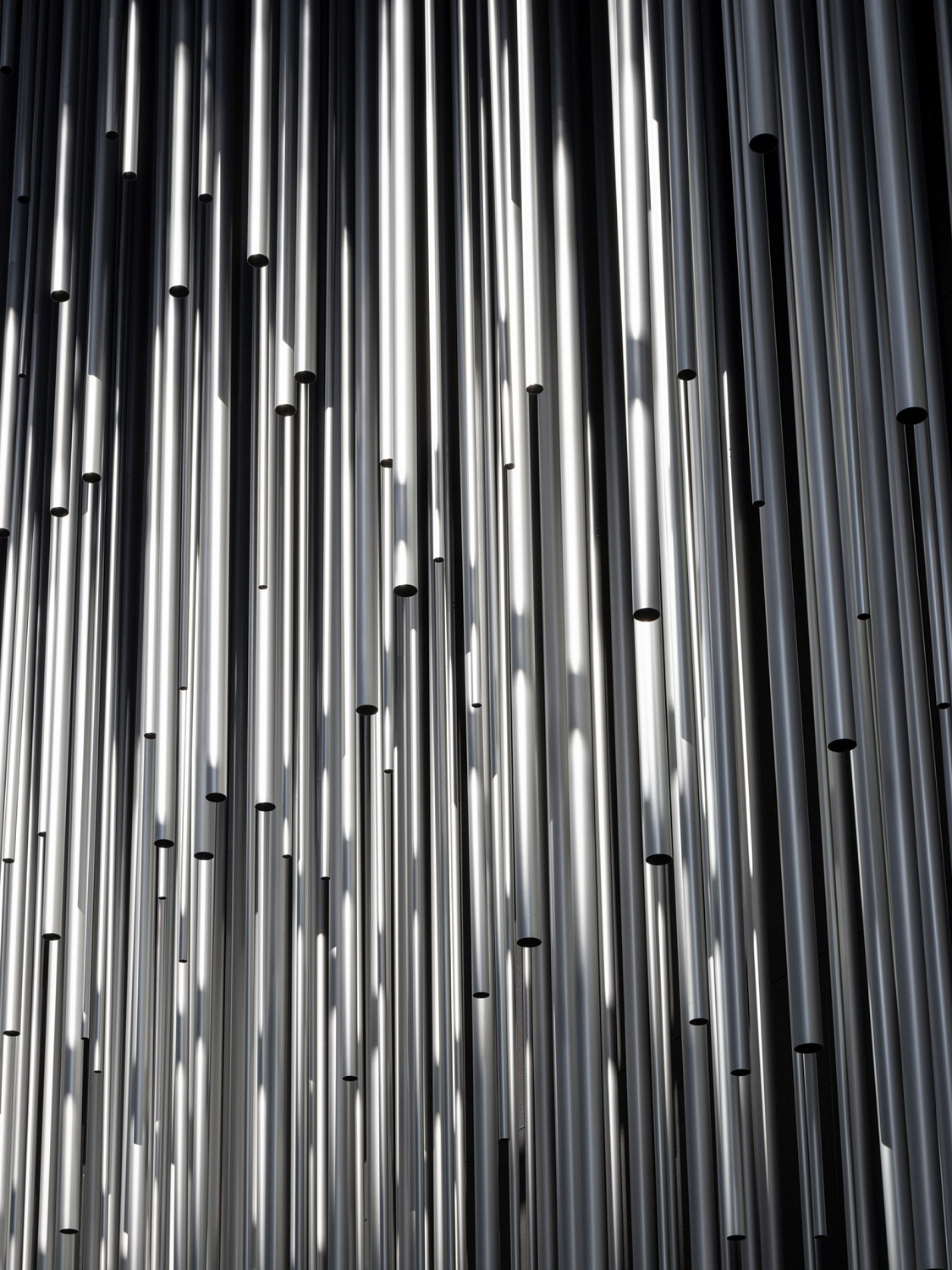 Kengo Kuma окутывает музей в Сеуле каскадными алюминиевыми трубами