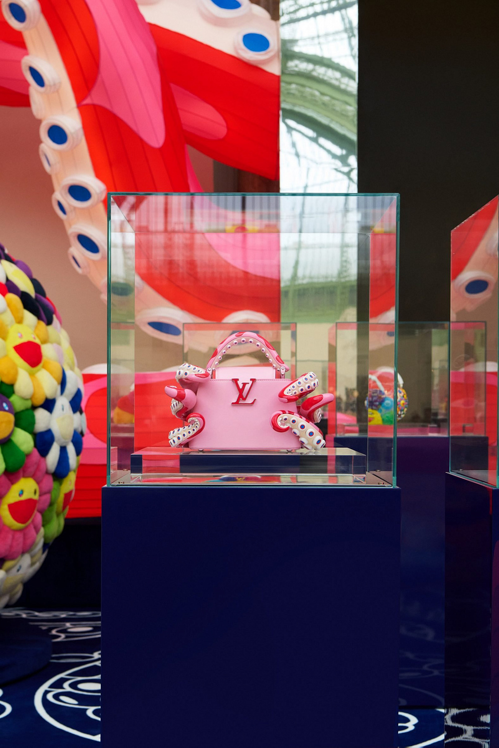 Такаси Мураками и Louis Vuitton представили гигантского осьминога в парижском Гран-Пале